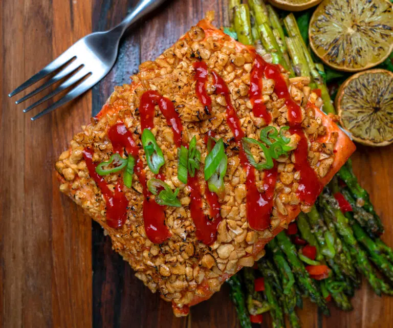 peanut crusted salmon with sriracha and scallions