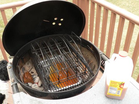 indirect smoking of pork ribs on a weber charcoal grill