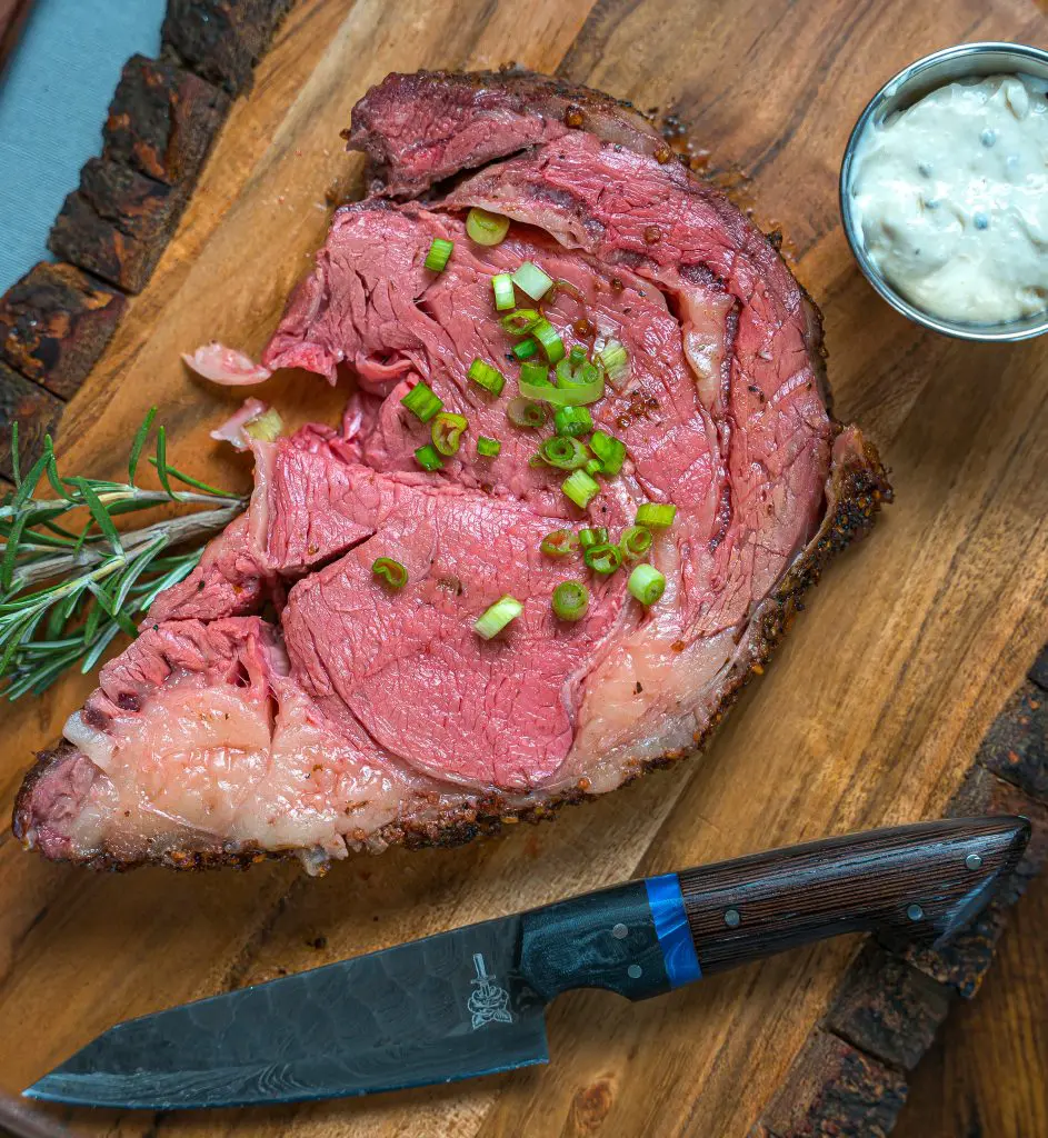 smoked prime rib with creamy horseradish sauce