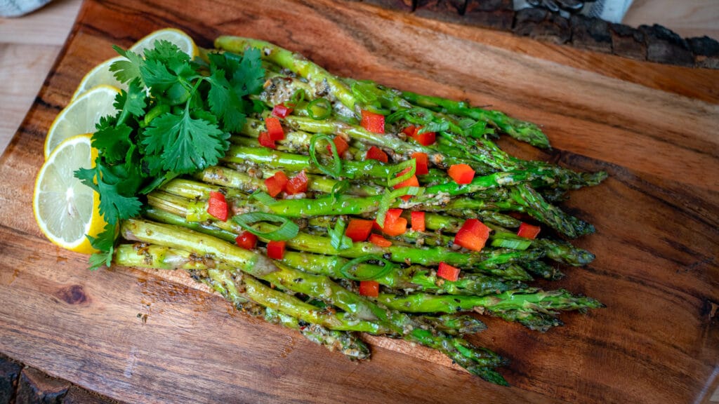 Grilled asparagus with sliced lemons and red bell peppers