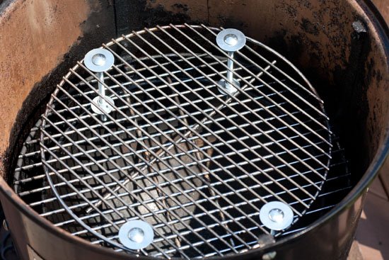 Adding an extra grate to a grill or smoker for more grilling room