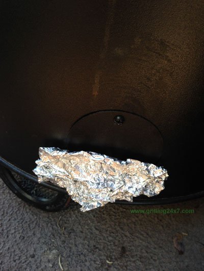 Putting out the charcoal fire on the Pit Barrel Cooker #BBQ #smoker - grilling24x7.com